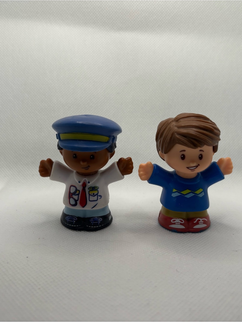 2/15$ 🦊 Fisher Price Little People Set Of 2 - Pilot & School Boy Brown Hair